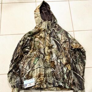 Camo zip up size XL